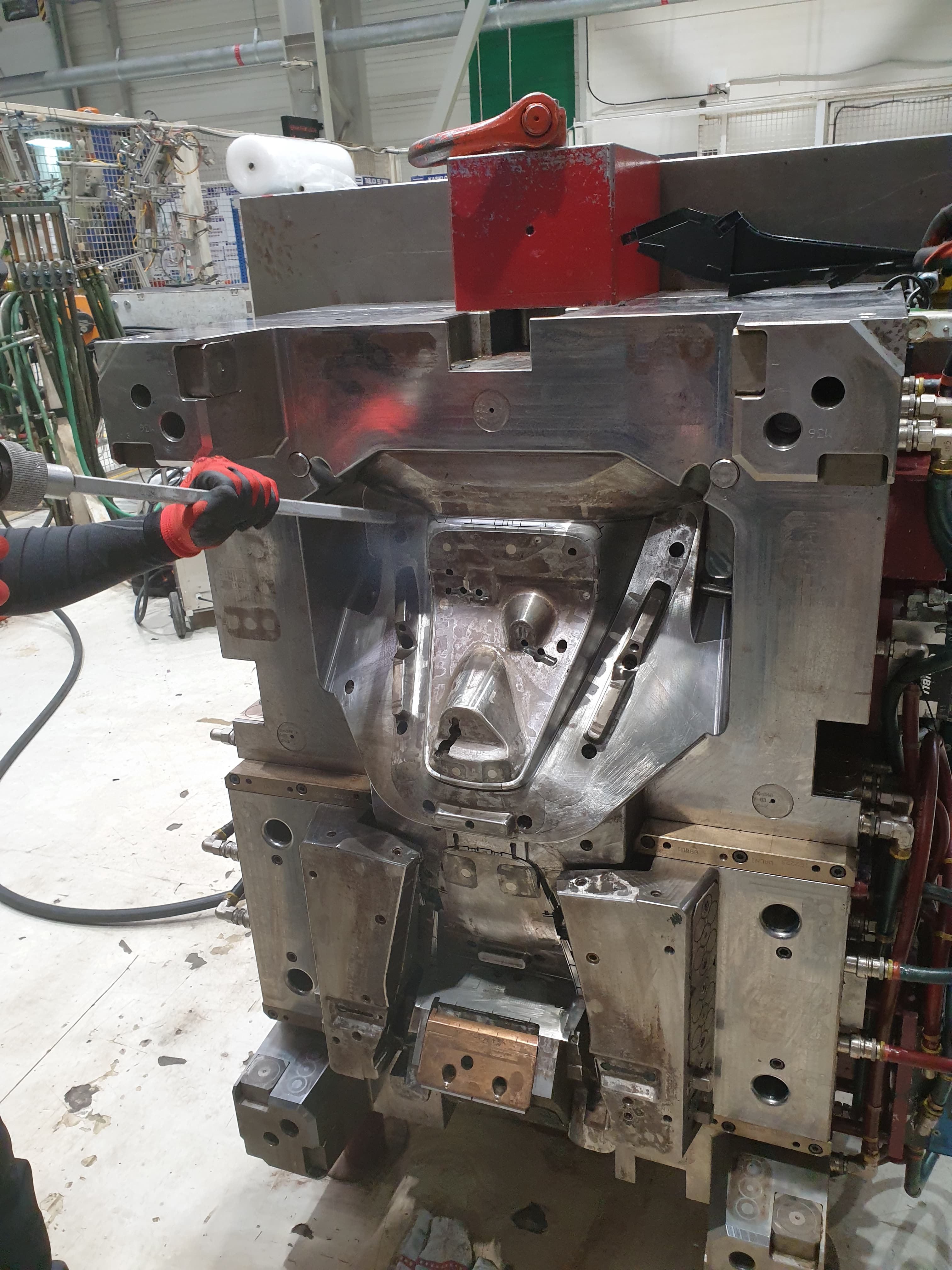 Text and texture in a cavity restored after residue removal