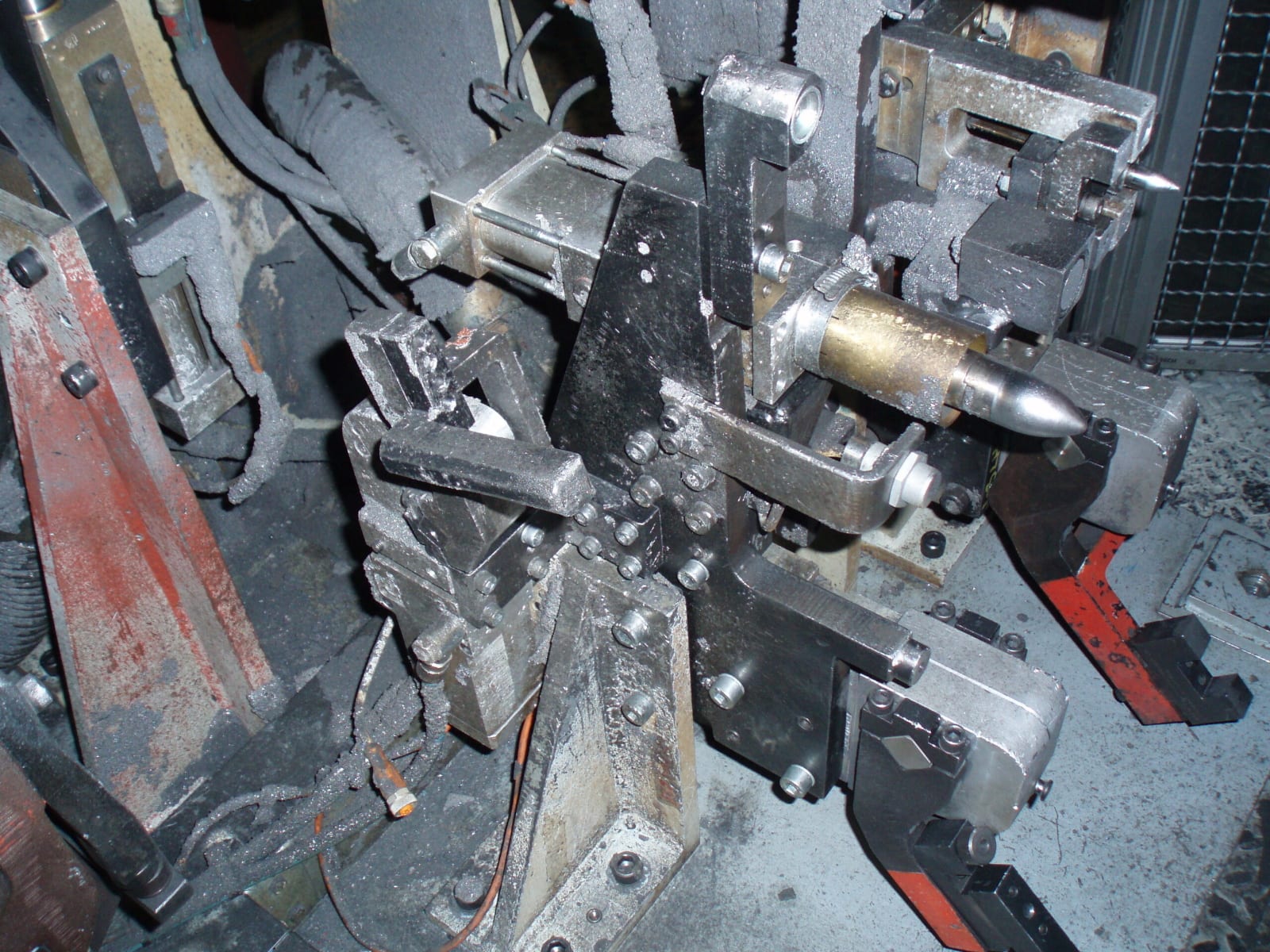 Welding cell fixture before and after dry-ice blasting